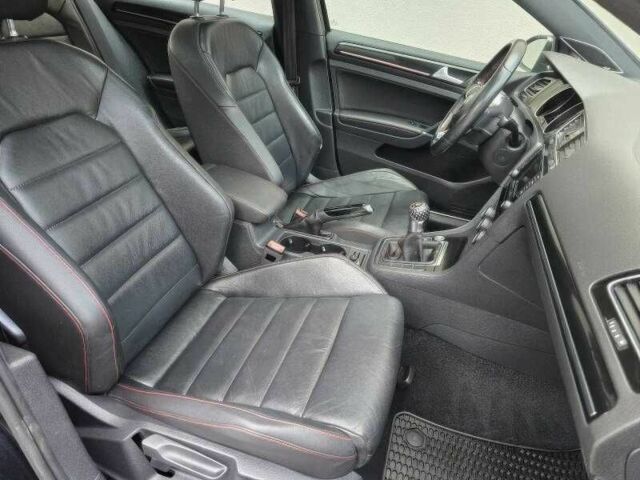 Черный Фольксваген Гольф, объемом двигателя 2 л и пробегом 122 тыс. км за 4000 $, фото 12 на Automoto.ua