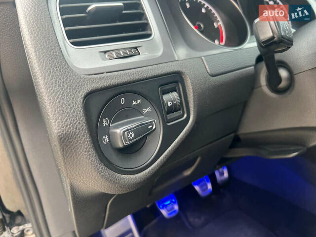 Черный Фольксваген Гольф, объемом двигателя 1.6 л и пробегом 274 тыс. км за 9950 $, фото 15 на Automoto.ua