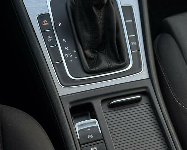 Черный Фольксваген Гольф, объемом двигателя 1.97 л и пробегом 145 тыс. км за 17000 $, фото 20 на Automoto.ua