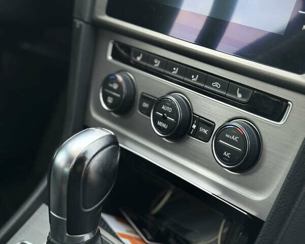 Черный Фольксваген Гольф, объемом двигателя 1.97 л и пробегом 145 тыс. км за 17000 $, фото 13 на Automoto.ua