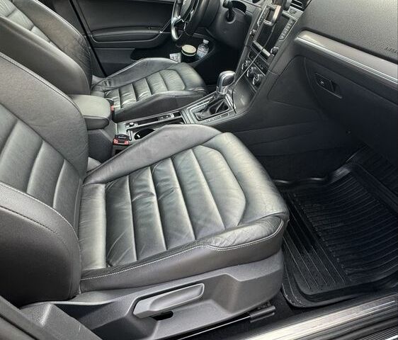 Черный Фольксваген Гольф, объемом двигателя 0 л и пробегом 125 тыс. км за 9700 $, фото 5 на Automoto.ua