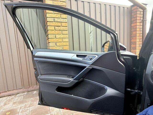 Черный Фольксваген Гольф, объемом двигателя 0 л и пробегом 111 тыс. км за 10700 $, фото 14 на Automoto.ua