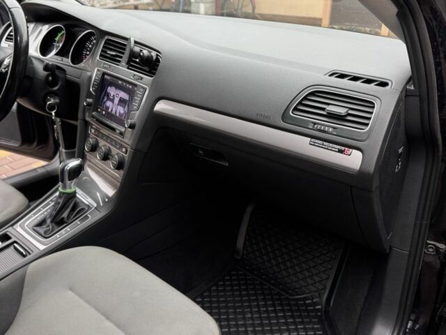 Черный Фольксваген Гольф, объемом двигателя 0 л и пробегом 136 тыс. км за 8300 $, фото 12 на Automoto.ua