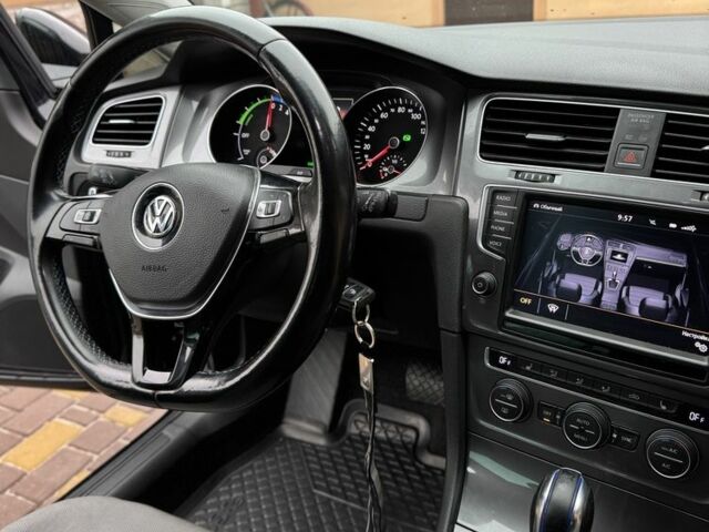 Черный Фольксваген Гольф, объемом двигателя 0 л и пробегом 136 тыс. км за 8300 $, фото 17 на Automoto.ua