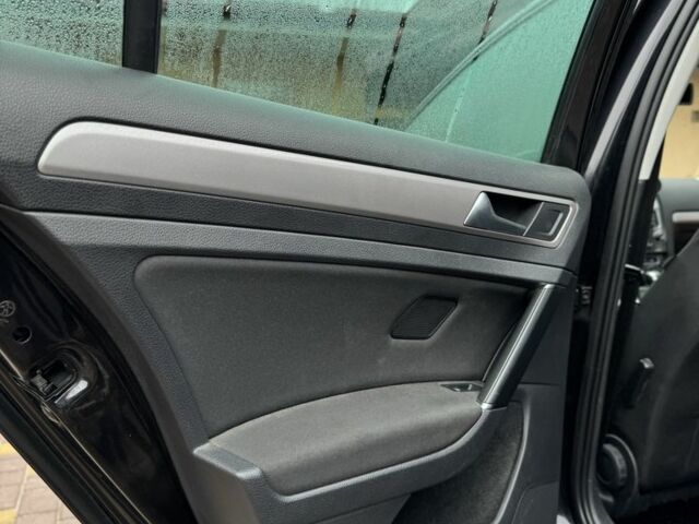 Черный Фольксваген Гольф, объемом двигателя 0 л и пробегом 136 тыс. км за 8300 $, фото 3 на Automoto.ua