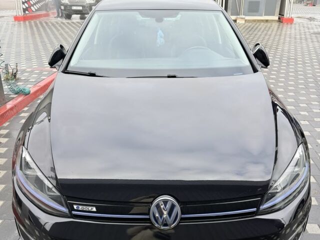 Черный Фольксваген Гольф, объемом двигателя 0 л и пробегом 111 тыс. км за 10700 $, фото 1 на Automoto.ua