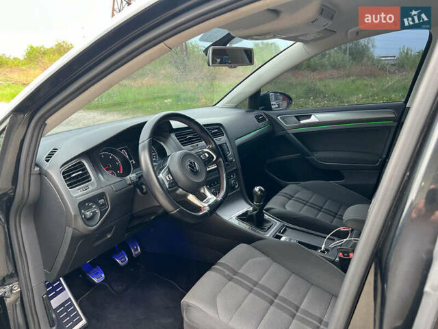 Черный Фольксваген Гольф, объемом двигателя 1.6 л и пробегом 274 тыс. км за 9950 $, фото 22 на Automoto.ua