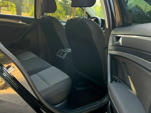 Чорний Фольксваген Гольф, об'ємом двигуна 1.6 л та пробігом 257 тис. км за 10500 $, фото 5 на Automoto.ua