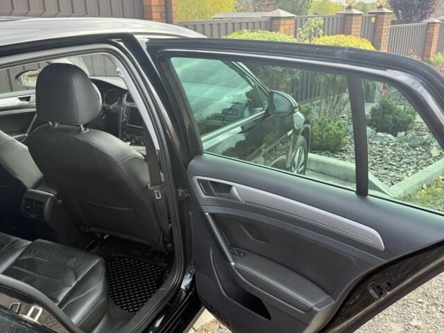 Черный Фольксваген Гольф, объемом двигателя 0 л и пробегом 111 тыс. км за 10700 $, фото 21 на Automoto.ua