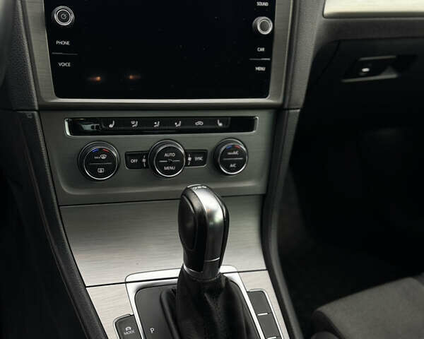 Черный Фольксваген Гольф, объемом двигателя 1.97 л и пробегом 145 тыс. км за 17000 $, фото 18 на Automoto.ua