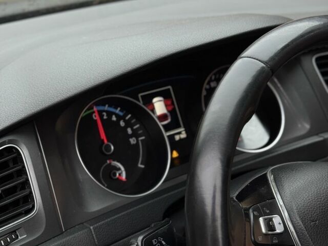 Черный Фольксваген Гольф, объемом двигателя 0 л и пробегом 136 тыс. км за 8300 $, фото 4 на Automoto.ua