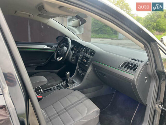 Черный Фольксваген Гольф, объемом двигателя 1.6 л и пробегом 274 тыс. км за 9950 $, фото 11 на Automoto.ua