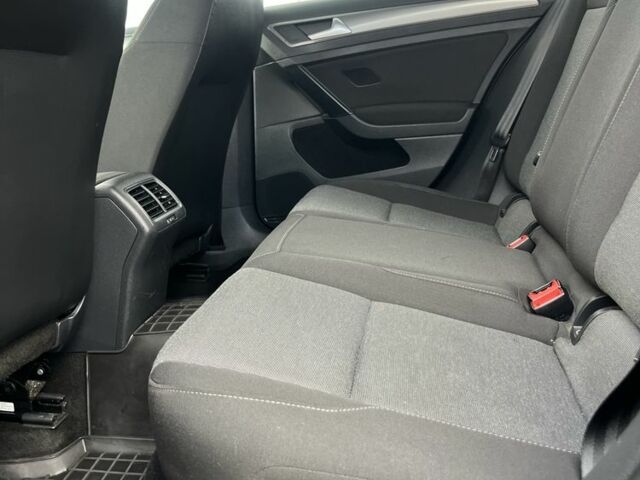 Чорний Фольксваген Гольф, об'ємом двигуна 1.6 л та пробігом 257 тис. км за 10800 $, фото 16 на Automoto.ua