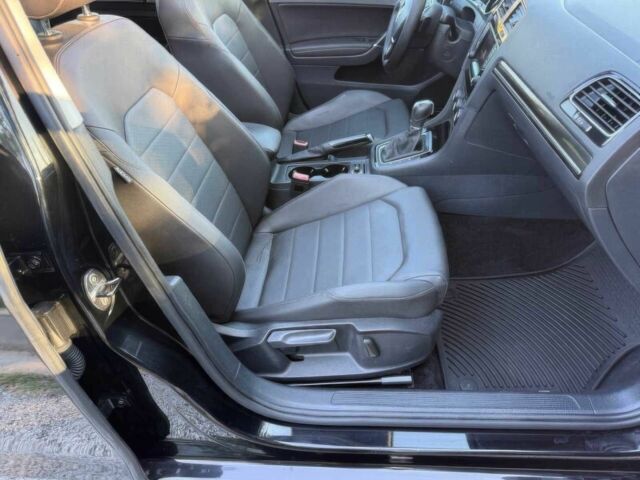 Черный Фольксваген Гольф, объемом двигателя 2 л и пробегом 72 тыс. км за 2400 $, фото 7 на Automoto.ua