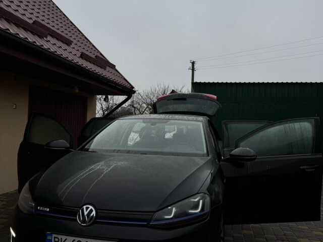 Черный Фольксваген Гольф, объемом двигателя 0 л и пробегом 136 тыс. км за 8300 $, фото 6 на Automoto.ua