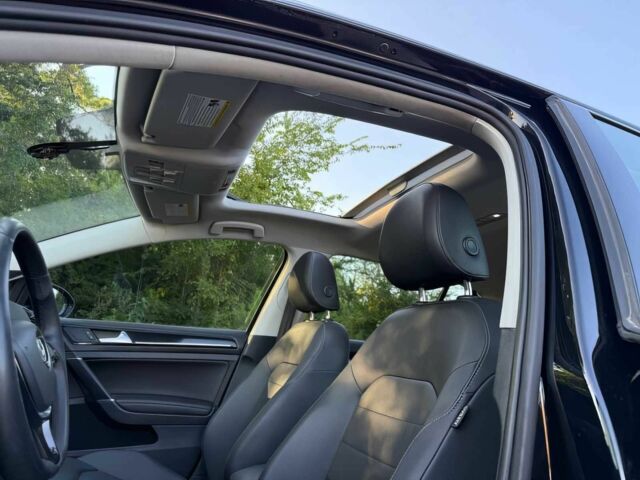 Черный Фольксваген Гольф, объемом двигателя 2 л и пробегом 72 тыс. км за 2400 $, фото 9 на Automoto.ua