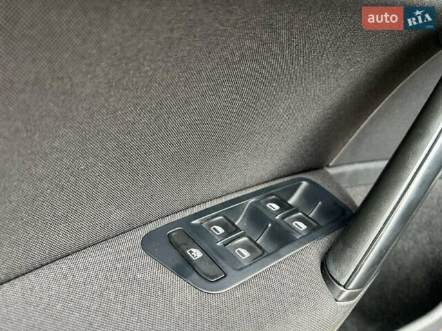 Черный Фольксваген Гольф, объемом двигателя 1.6 л и пробегом 274 тыс. км за 9950 $, фото 17 на Automoto.ua