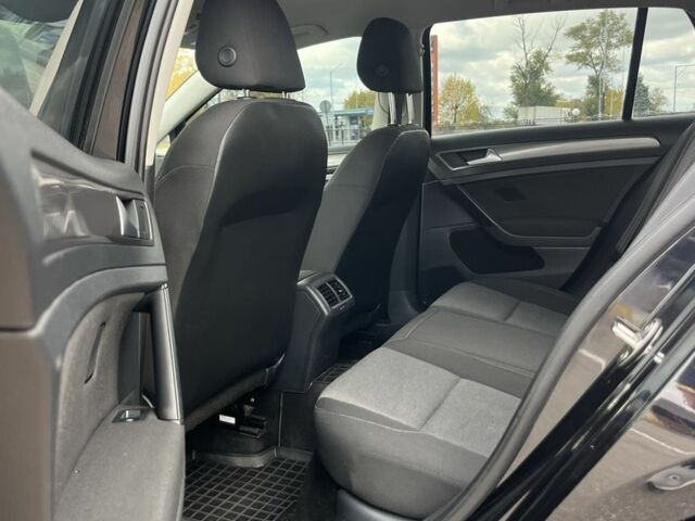 Чорний Фольксваген Гольф, об'ємом двигуна 1.6 л та пробігом 257 тис. км за 10800 $, фото 17 на Automoto.ua