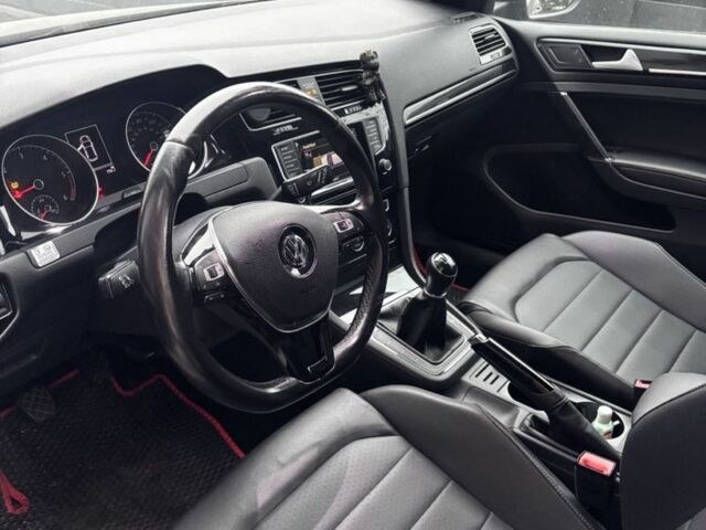 Черный Фольксваген Гольф, объемом двигателя 2 л и пробегом 205 тыс. км за 11500 $, фото 5 на Automoto.ua