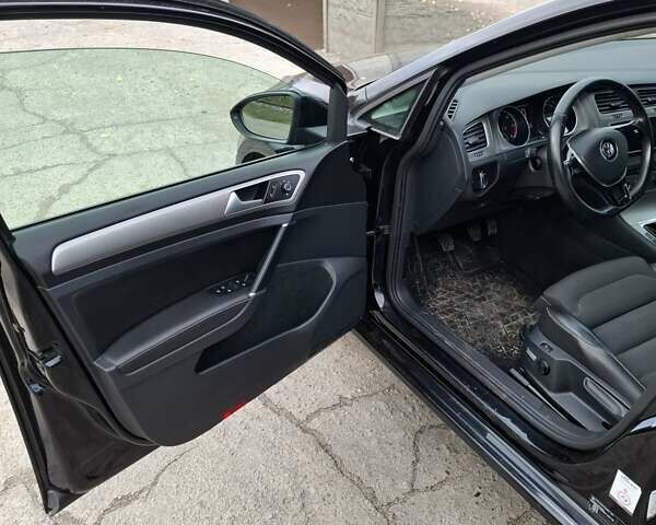 Черный Фольксваген Гольф, объемом двигателя 1.97 л и пробегом 179 тыс. км за 14300 $, фото 26 на Automoto.ua