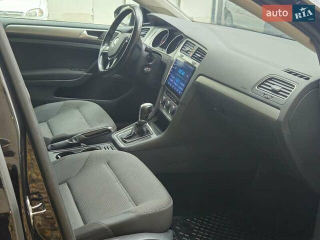 Черный Фольксваген Гольф, объемом двигателя 1.8 л и пробегом 169 тыс. км за 11800 $, фото 16 на Automoto.ua