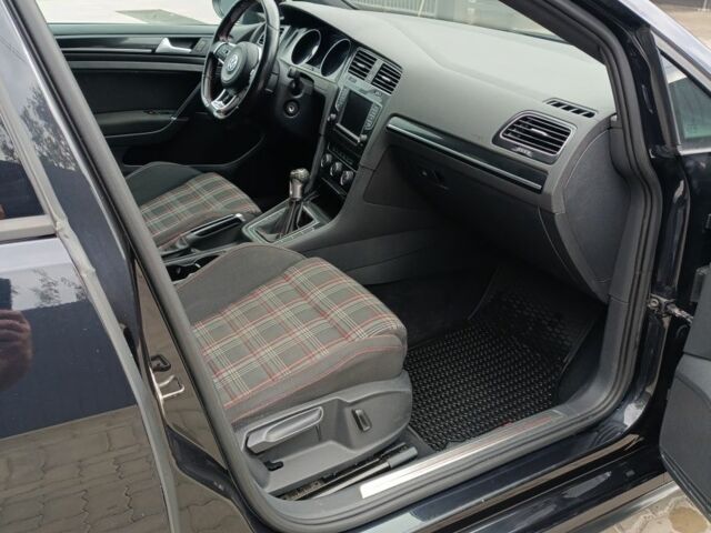 Чорний Фольксваген Гольф, об'ємом двигуна 2 л та пробігом 95 тис. км за 12800 $, фото 7 на Automoto.ua