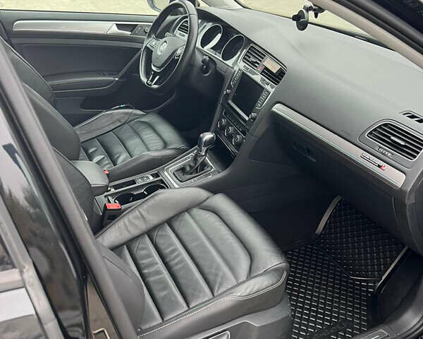 Черный Фольксваген Гольф, объемом двигателя 0 л и пробегом 39 тыс. км за 11500 $, фото 4 на Automoto.ua