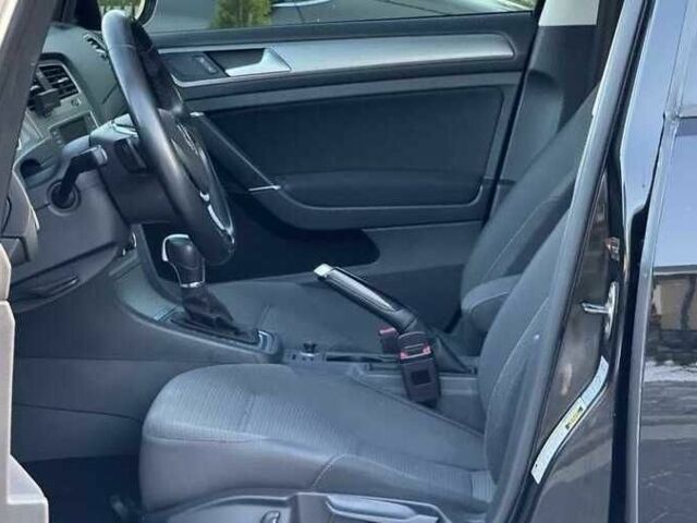 Черный Фольксваген Гольф, объемом двигателя 1.8 л и пробегом 110 тыс. км за 9000 $, фото 3 на Automoto.ua