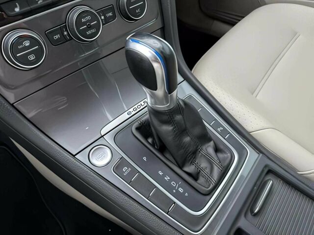 Черный Фольксваген Гольф, объемом двигателя 0 л и пробегом 76 тыс. км за 8300 $, фото 7 на Automoto.ua