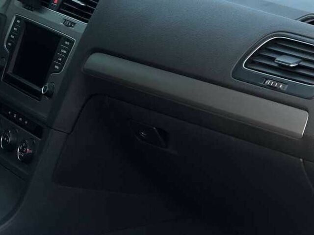 Черный Фольксваген Гольф, объемом двигателя 1.8 л и пробегом 110 тыс. км за 9000 $, фото 8 на Automoto.ua