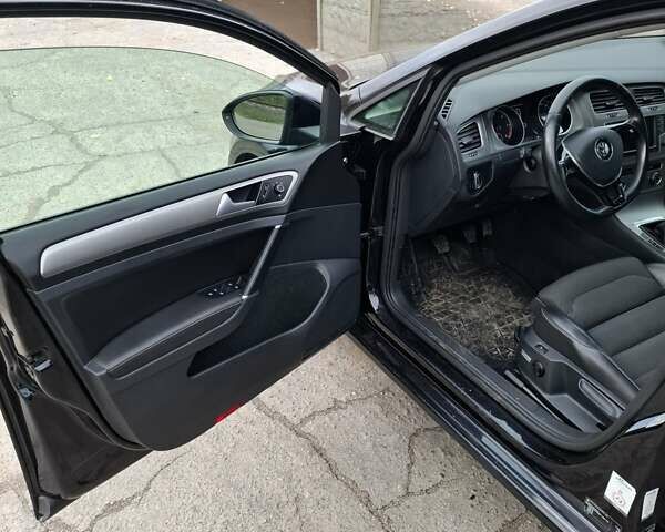 Черный Фольксваген Гольф, объемом двигателя 1.97 л и пробегом 179 тыс. км за 14300 $, фото 17 на Automoto.ua