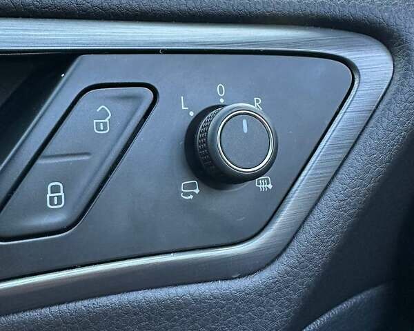 Чорний Фольксваген Гольф, об'ємом двигуна 0 л та пробігом 143 тис. км за 12800 $, фото 41 на Automoto.ua