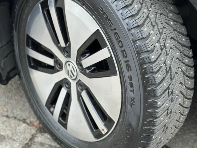 Черный Фольксваген Гольф, объемом двигателя 0 л и пробегом 188 тыс. км за 11750 $, фото 3 на Automoto.ua