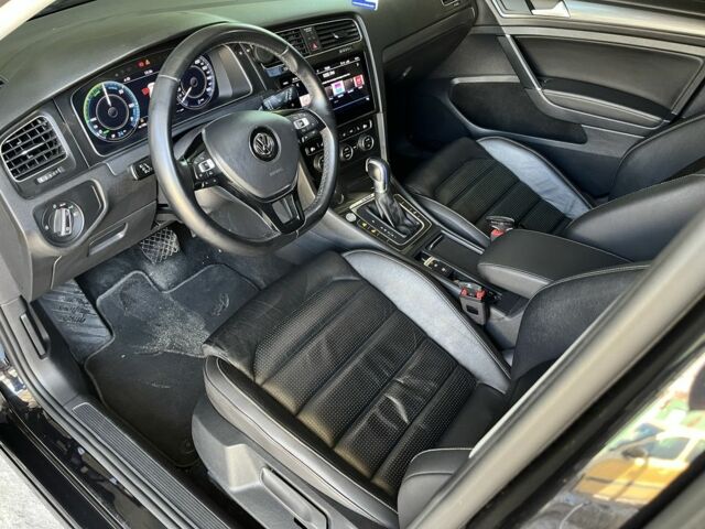 Черный Фольксваген Гольф, объемом двигателя 0 л и пробегом 84 тыс. км за 12500 $, фото 5 на Automoto.ua