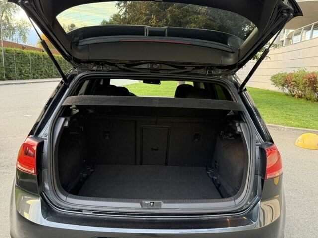 Чорний Фольксваген Гольф, об'ємом двигуна 2 л та пробігом 130 тис. км за 13900 $, фото 9 на Automoto.ua