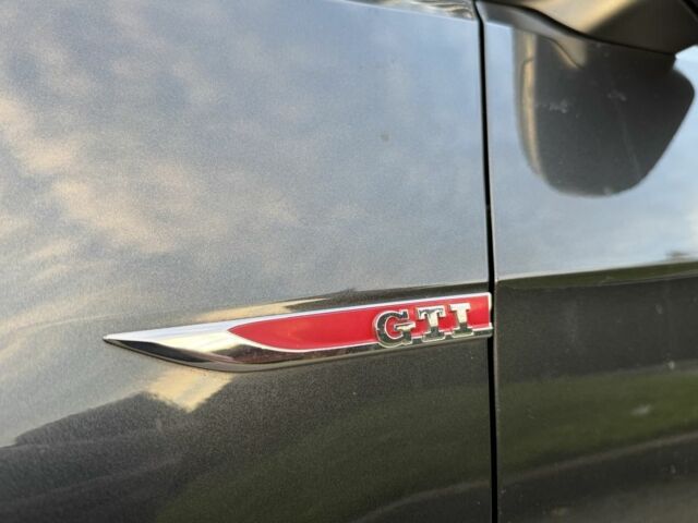 Чорний Фольксваген Гольф, об'ємом двигуна 2 л та пробігом 130 тис. км за 13900 $, фото 6 на Automoto.ua