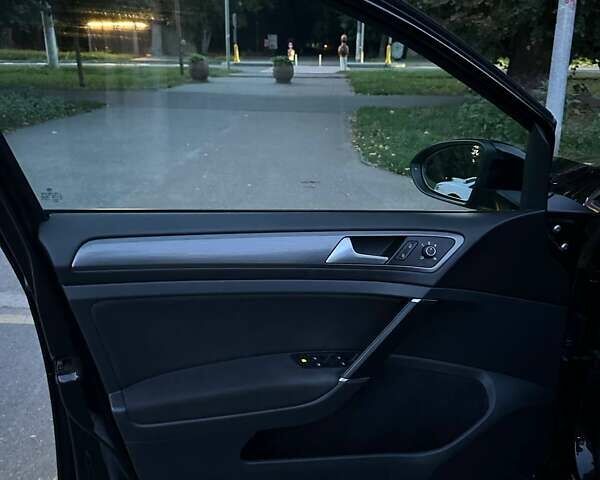 Чорний Фольксваген Гольф, об'ємом двигуна 0 л та пробігом 143 тис. км за 12800 $, фото 29 на Automoto.ua