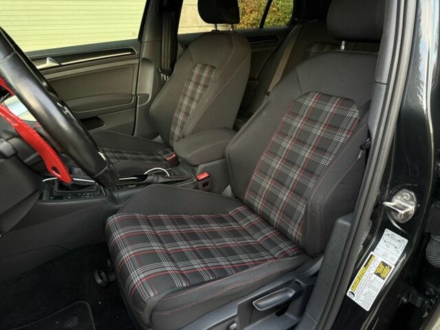 Чорний Фольксваген Гольф, об'ємом двигуна 2 л та пробігом 130 тис. км за 13900 $, фото 17 на Automoto.ua