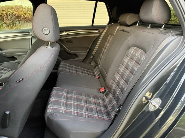 Чорний Фольксваген Гольф, об'ємом двигуна 2 л та пробігом 130 тис. км за 13900 $, фото 20 на Automoto.ua