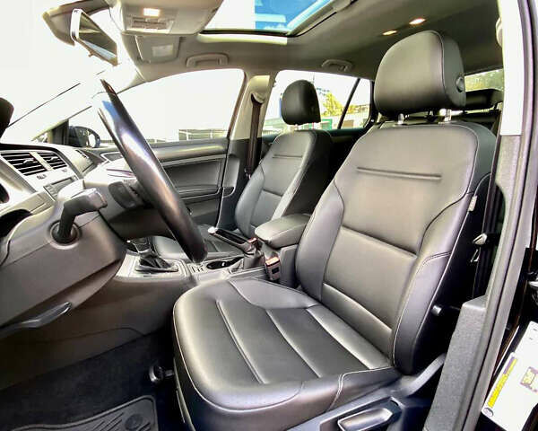 Черный Фольксваген Гольф, объемом двигателя 1.8 л и пробегом 105 тыс. км за 14000 $, фото 4 на Automoto.ua