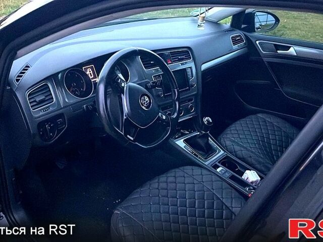 Черный Фольксваген Гольф, объемом двигателя 1.6 л и пробегом 246 тыс. км за 12100 $, фото 1 на Automoto.ua