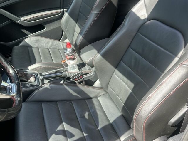 Черный Фольксваген Гольф, объемом двигателя 2 л и пробегом 177 тыс. км за 13000 $, фото 11 на Automoto.ua