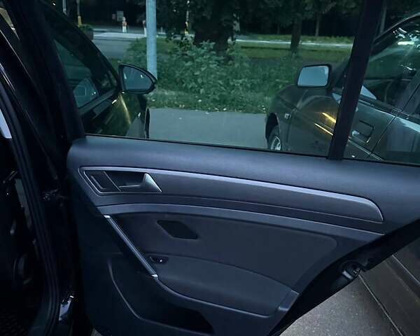 Чорний Фольксваген Гольф, об'ємом двигуна 0 л та пробігом 143 тис. км за 12800 $, фото 28 на Automoto.ua