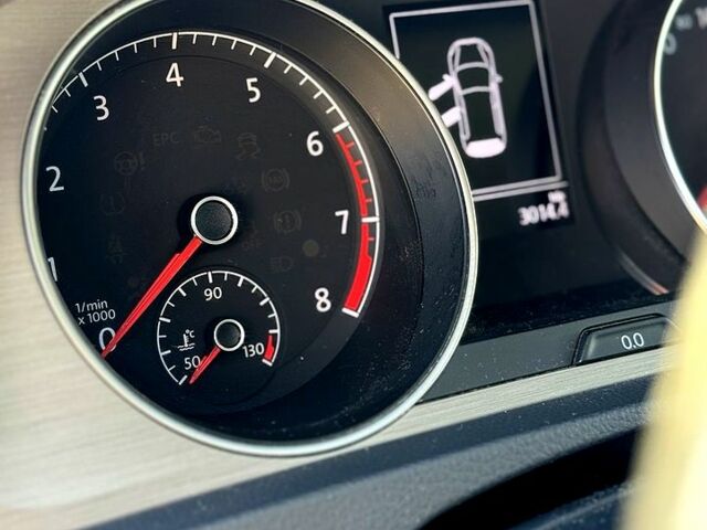 Черный Фольксваген Гольф, объемом двигателя 1.8 л и пробегом 49 тыс. км за 13800 $, фото 7 на Automoto.ua