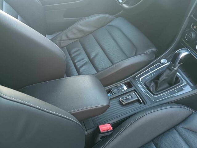 Чорний Фольксваген Гольф, об'ємом двигуна 0 л та пробігом 138 тис. км за 13600 $, фото 6 на Automoto.ua