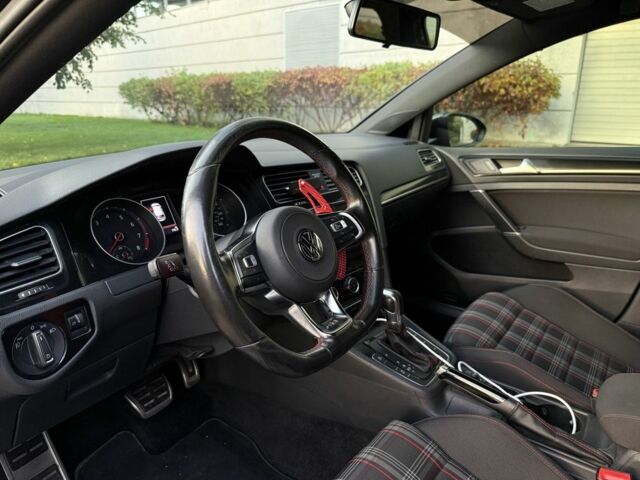 Чорний Фольксваген Гольф, об'ємом двигуна 2 л та пробігом 130 тис. км за 13900 $, фото 18 на Automoto.ua