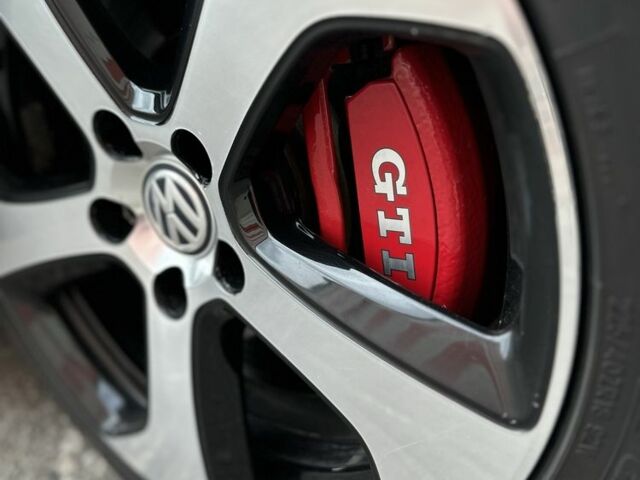 Черный Фольксваген Гольф, объемом двигателя 2 л и пробегом 177 тыс. км за 13000 $, фото 5 на Automoto.ua