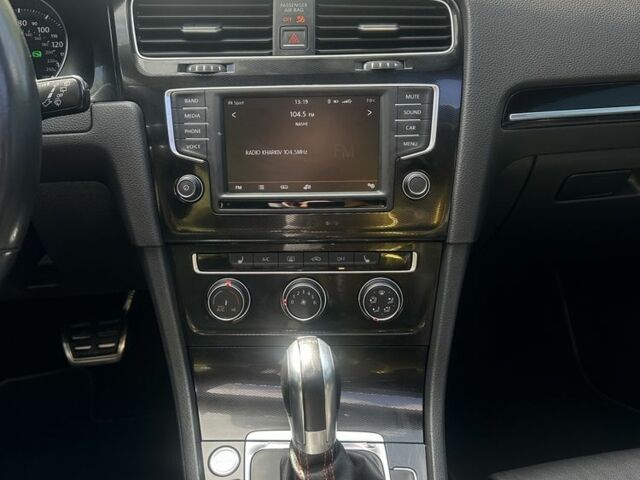 Черный Фольксваген Гольф, объемом двигателя 2 л и пробегом 177 тыс. км за 13000 $, фото 8 на Automoto.ua