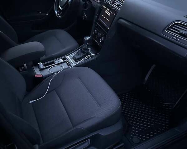 Чорний Фольксваген Гольф, об'ємом двигуна 0 л та пробігом 143 тис. км за 12800 $, фото 24 на Automoto.ua