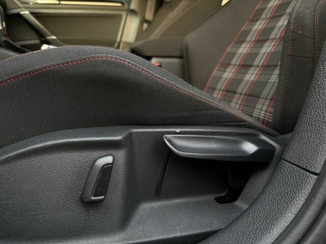 Чорний Фольксваген Гольф, об'ємом двигуна 2 л та пробігом 130 тис. км за 13900 $, фото 21 на Automoto.ua